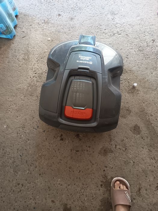 Cositoare automata pentru gazon Husqvarna  automower 310 pret negociabil