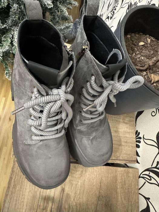 Продам зимние ботинки