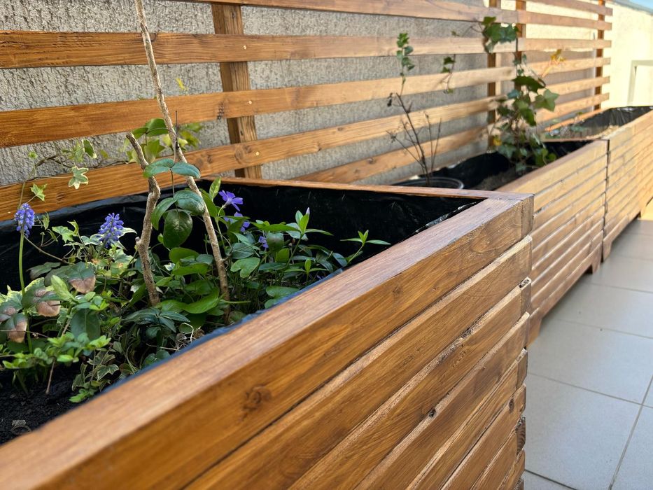 Jardiniere din lemn personalizate