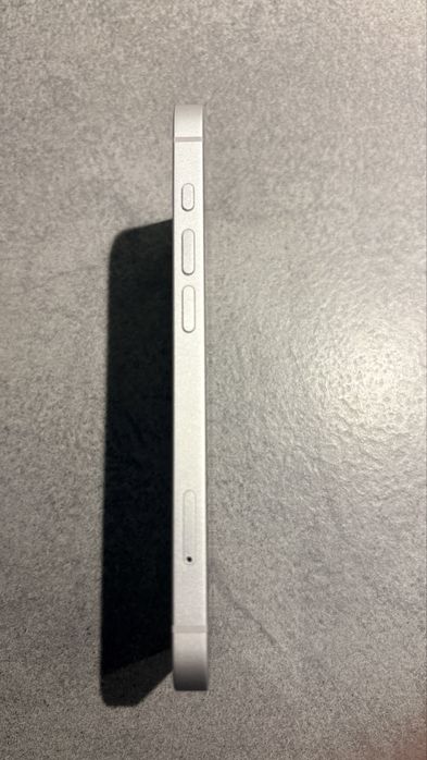 Iphone 16e 256GB, бял, с гаранция 16 месеца