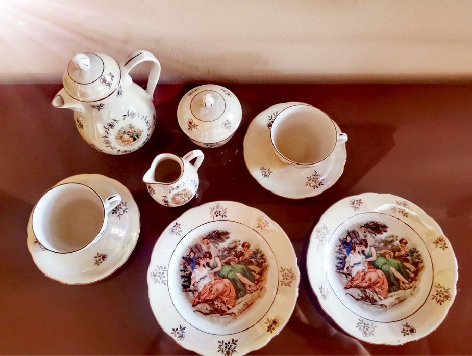 Антикварен порцеланов колекционерски сет сервиз чинийки чашки каничка