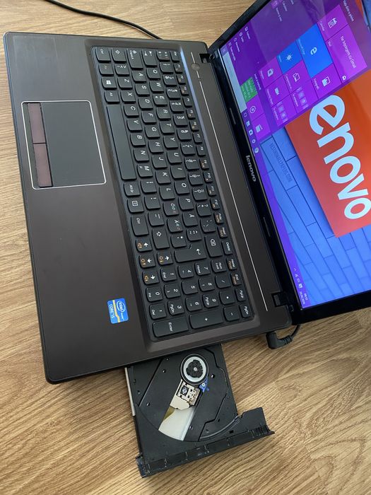 Laptop Lenovo intel core i5,Display 15,6 led,Windows 10 Pro,6gb ram,250gb memorie perfect functional cu incarcator