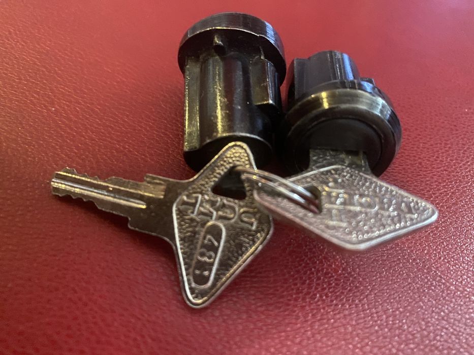 Butuc/ broască uşă DACIA 1300