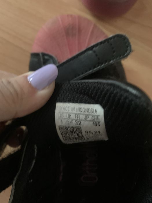 Adidasi originali nr 32