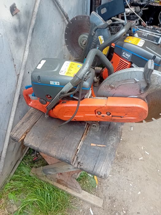 Vînd două drujbe beton husqvarna k760 oil guard