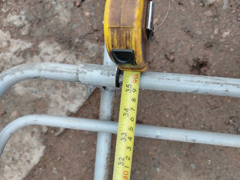 Автомобильный стальной багажник.