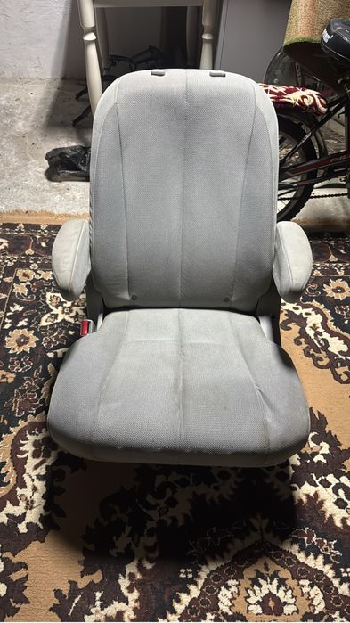 продам сидения на тойоту сиенну