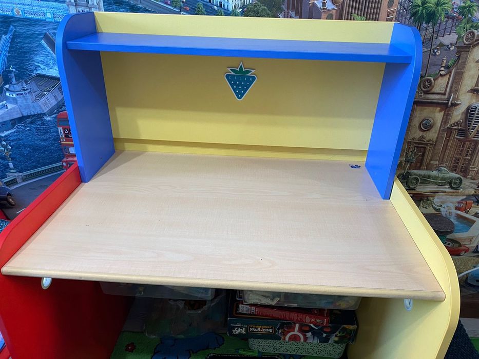 Письменный столик