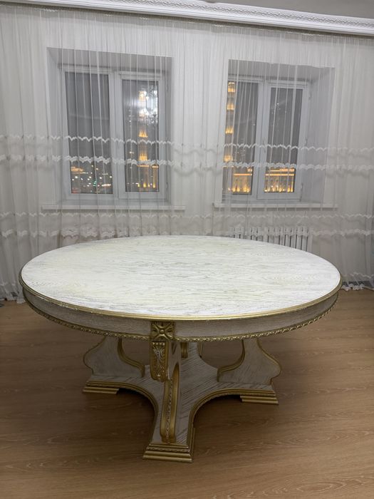 Продам стол размер 150/150 ..