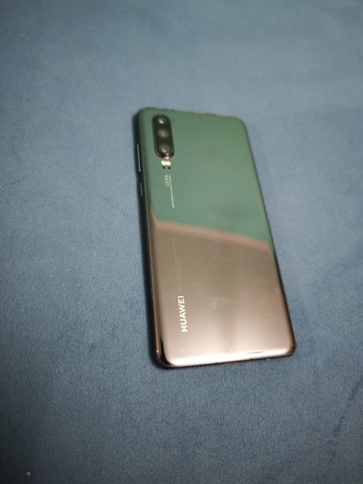 Продавам Huawei p30