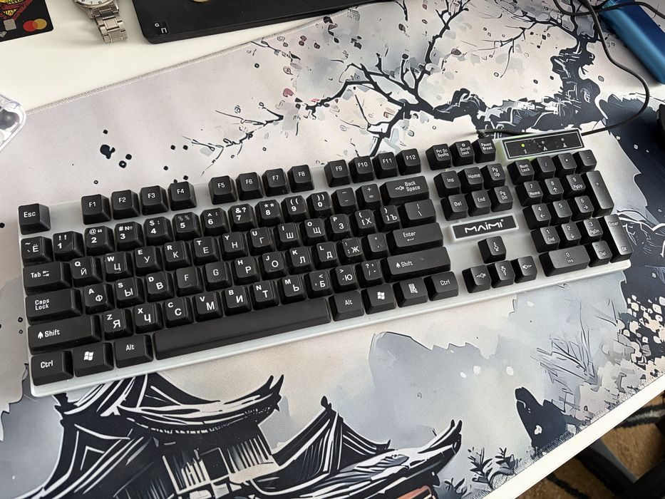 Продам клавиатуру