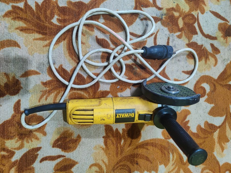 Продам болгарку DeWalt 125 мм