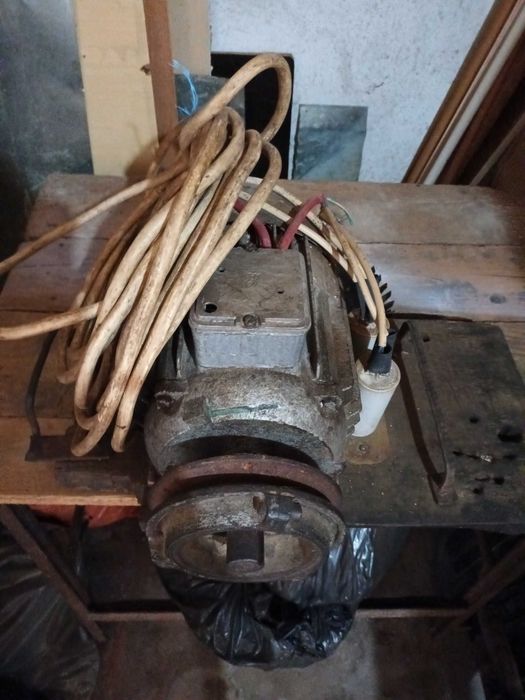 Vând circular cu motor mare monofazic