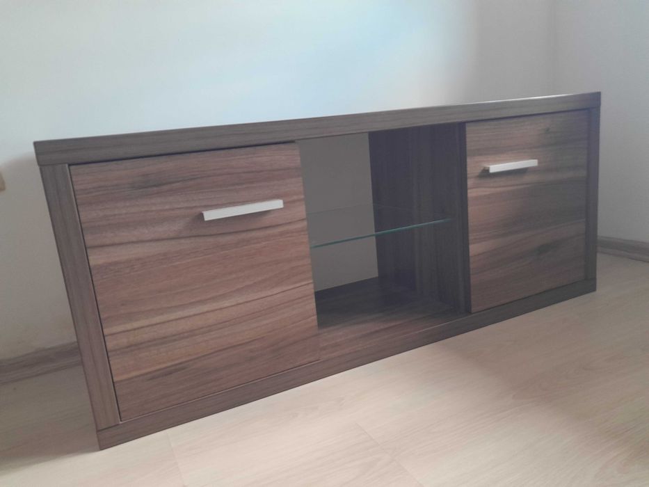 Продавам TV шкаф