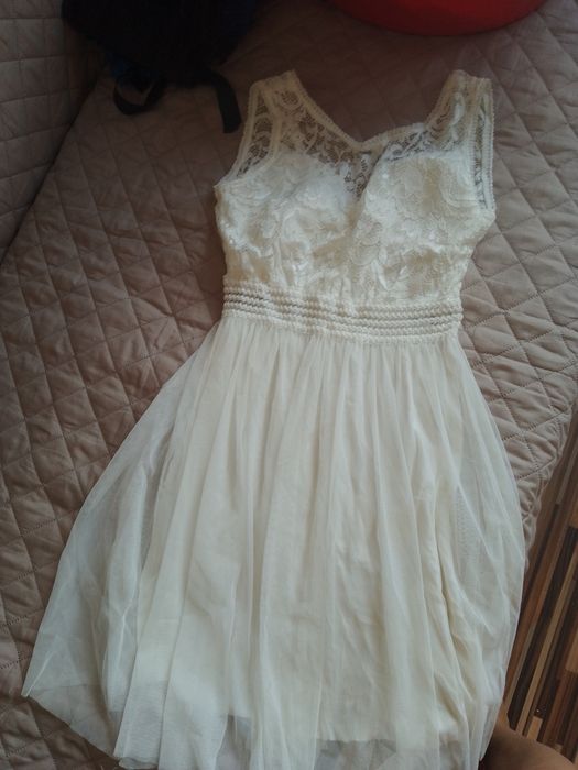 Rochii ocazii scurte și lungi