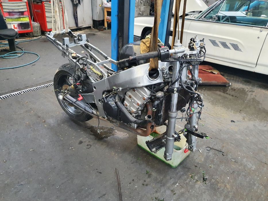 Dezmembrari Kawasaki Ninja ZX-6R (1995-2021) 0.6i 16-valve DOHC Benzi