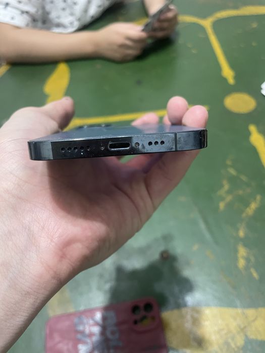 Айфон 12 про.