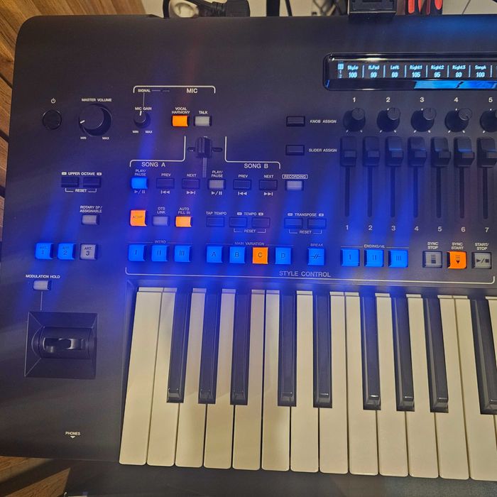 Vand sau schimb Yamaha Genos