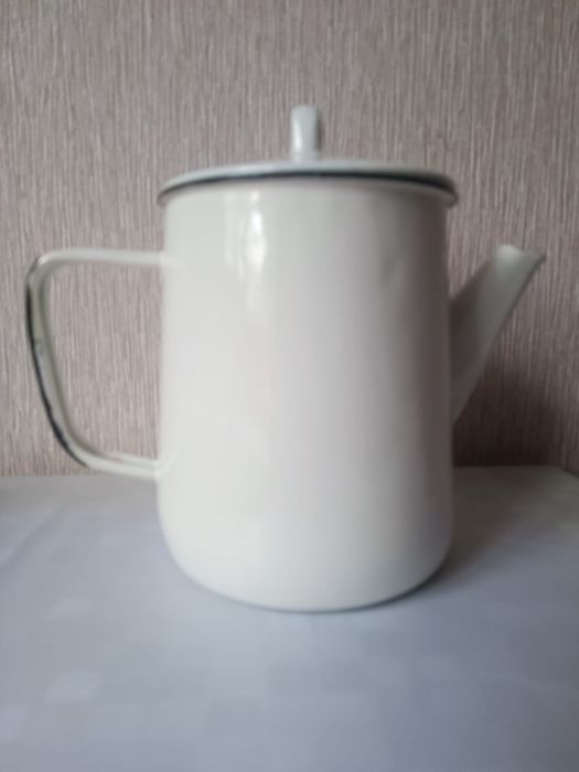 Продам эмалированный чайник