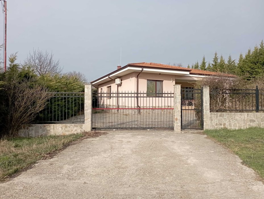 Дава се под наем Къща в Варна, Цветен квартал - 140 кв.м за 1200 € - Снимка #21