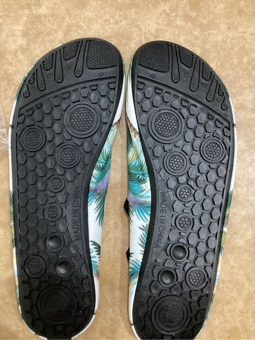 Продам аквашузы женские