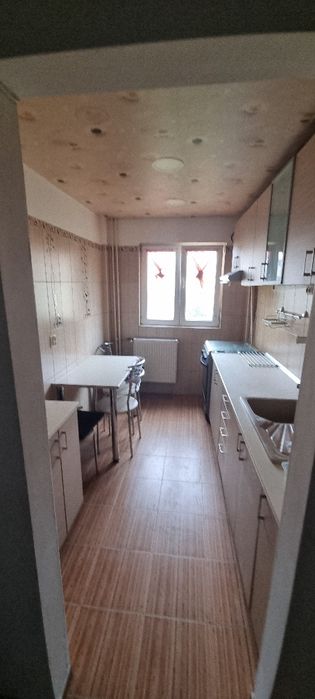 Inchiriez apartament 3 camere