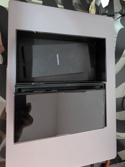 Samsung  S22 ultra 256 g, 12 GB, dual sim, ca nou cu folie sticla și husa