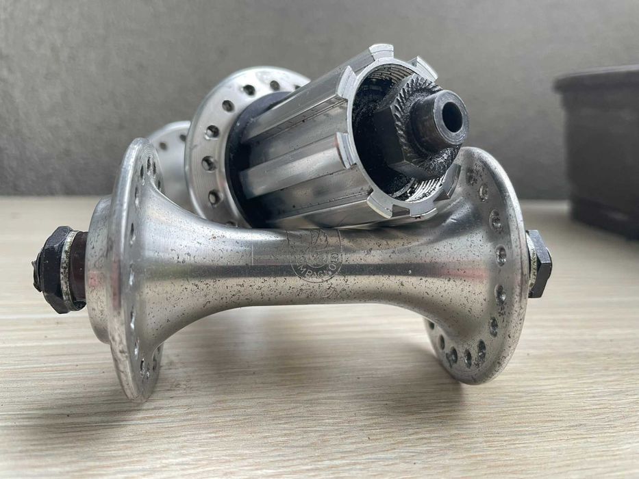 Campagnolo комплект шосейни главини с шлици и QR