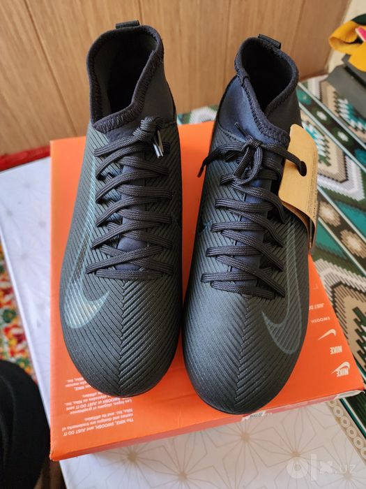Бутцы от Nike ORIGINAL 100% размер EUR-37.5, 23.5см стелька