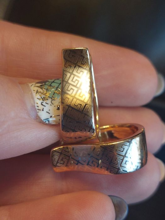 Обеци с покритие