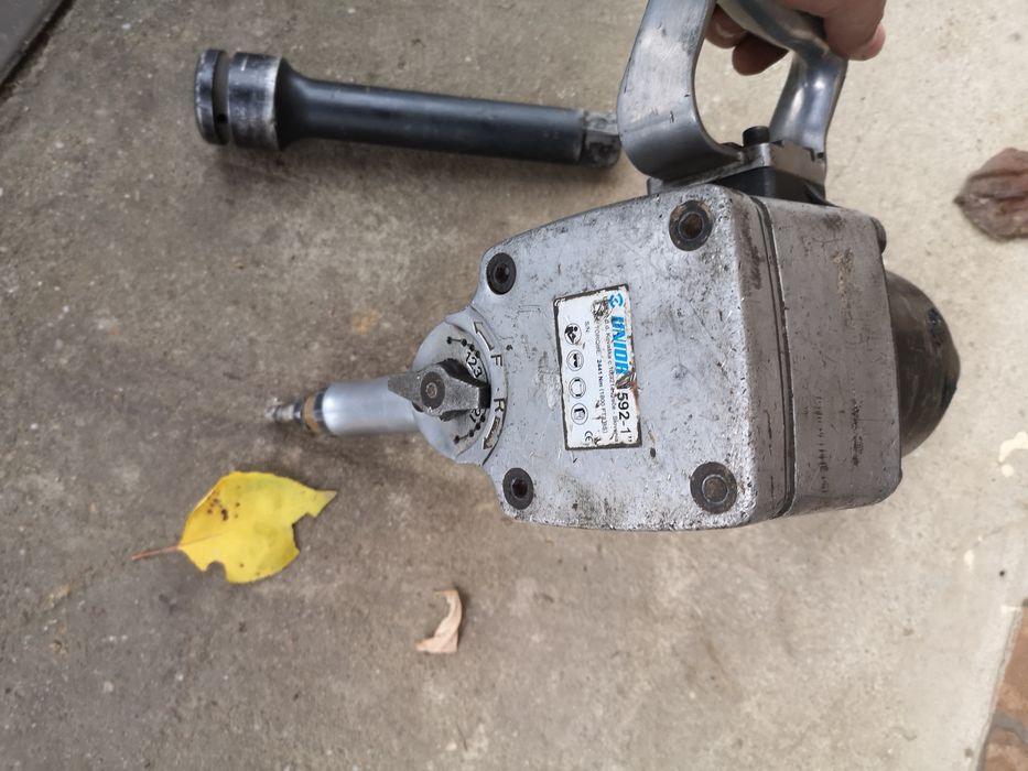 Pistol pneumatic Unior 1592-1 plus 2 adaptoare.