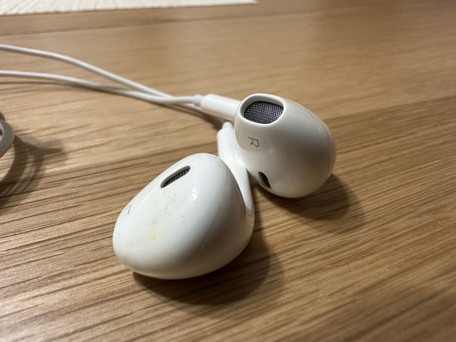 Подарявам слушалки Apple