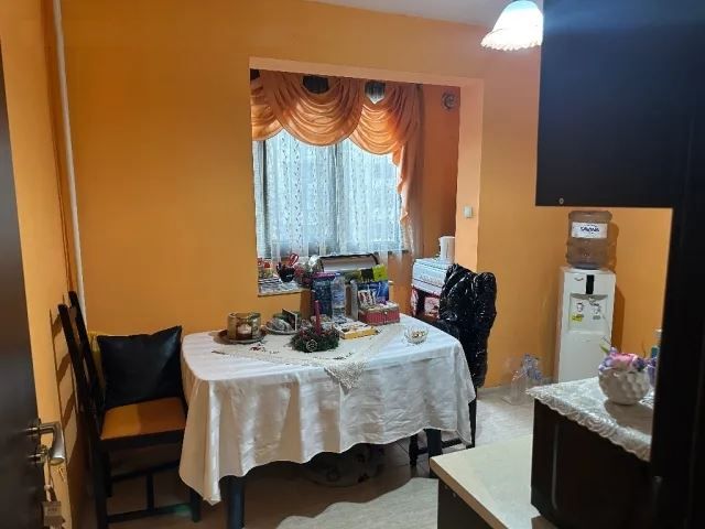 Продава се Тристаен апартамент в София, Фондови жилища - 84 кв.м за 1786 €/кв.м - Снимка #2