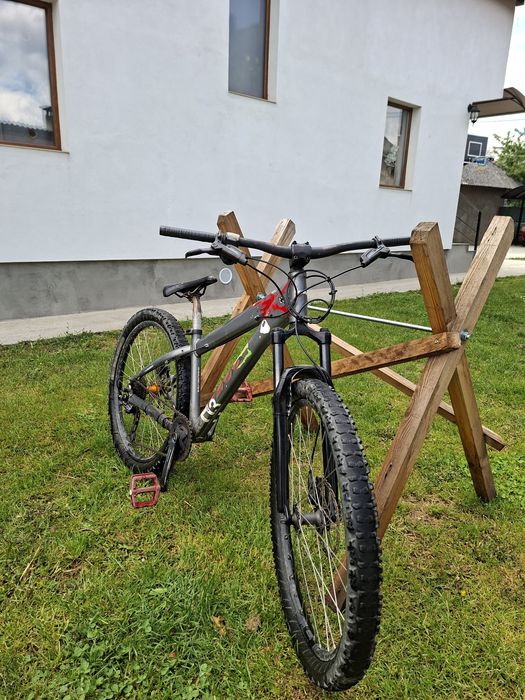 Vând bicicleta dirt Umf Hardy 3