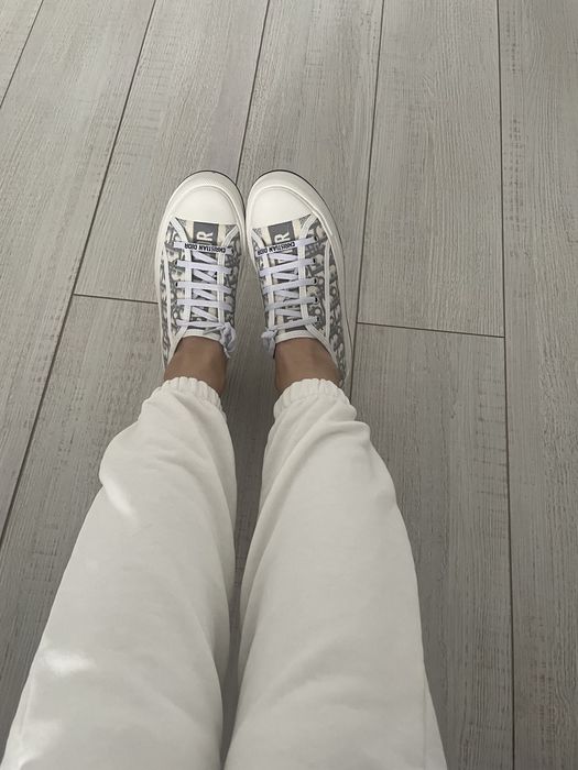 Продам кроссовки