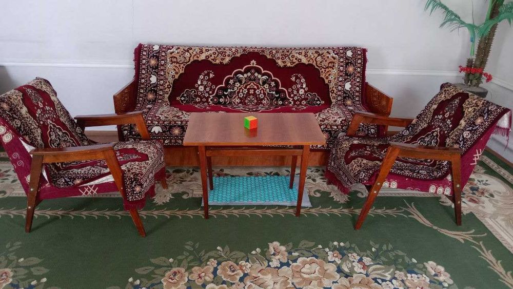 Диван с креслами для секции или дачи высокого качества.