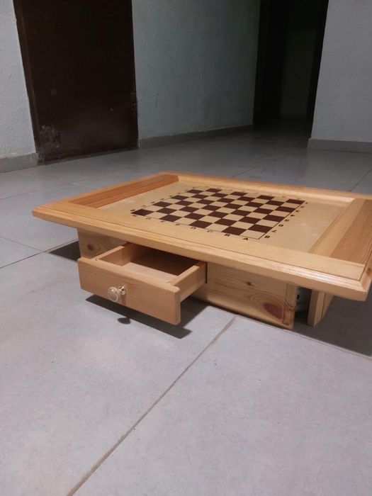 Продается детский шахматный стол