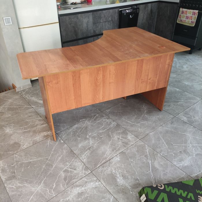 Угловой стол для компьютера