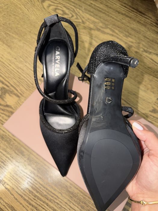 Дамски обувки на ток Carvela.