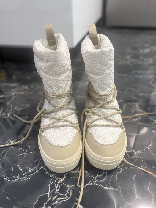 Апрески Tommy Hilfiger