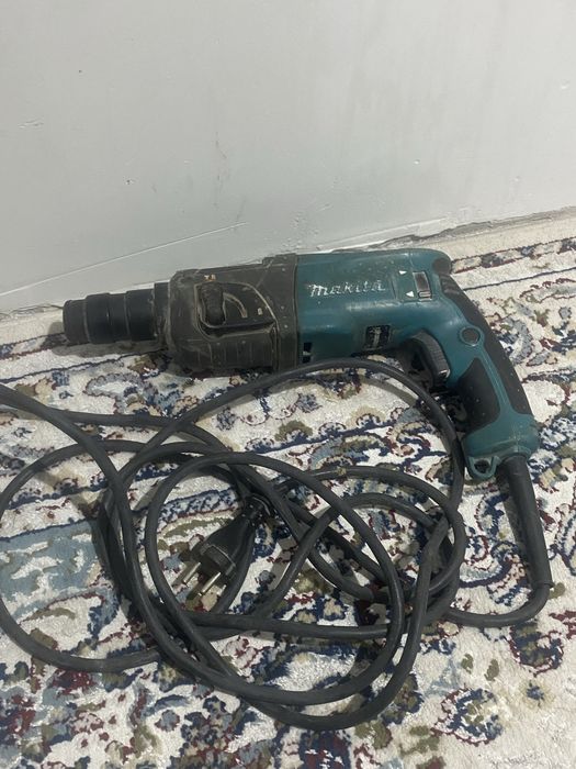 Срочно продам! Перфоратор Makita HR2460