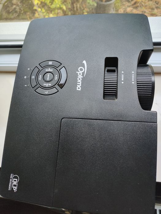 Ofer spre vânzare video proiector