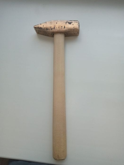 Молоток бронзовый.