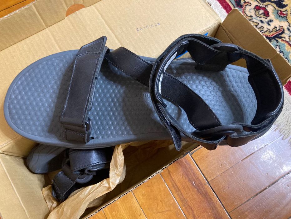 Продам оригинальные сандали от Columbia