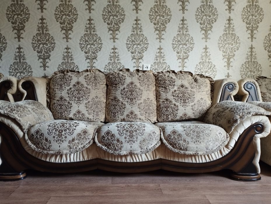 ПРОДАМ Диван и 2 кресла