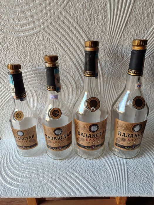 Бутылки стеклянные