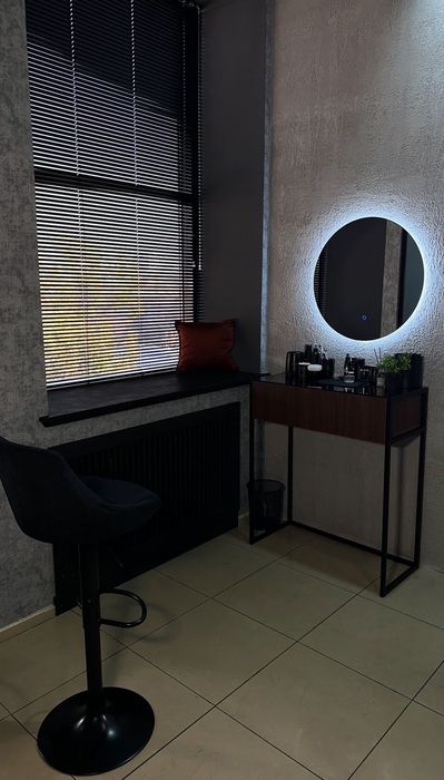 Продам зеркала и столы