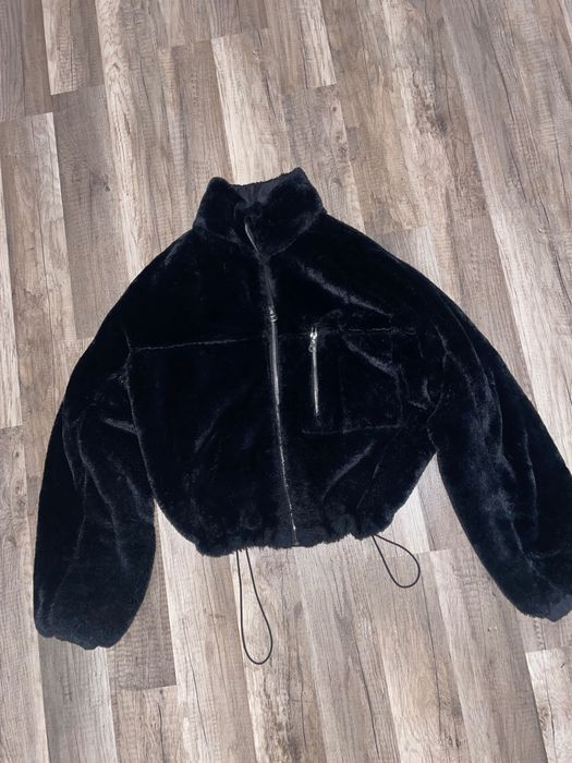 Черно пухкаво яке / късо яке - Хс-с размер
