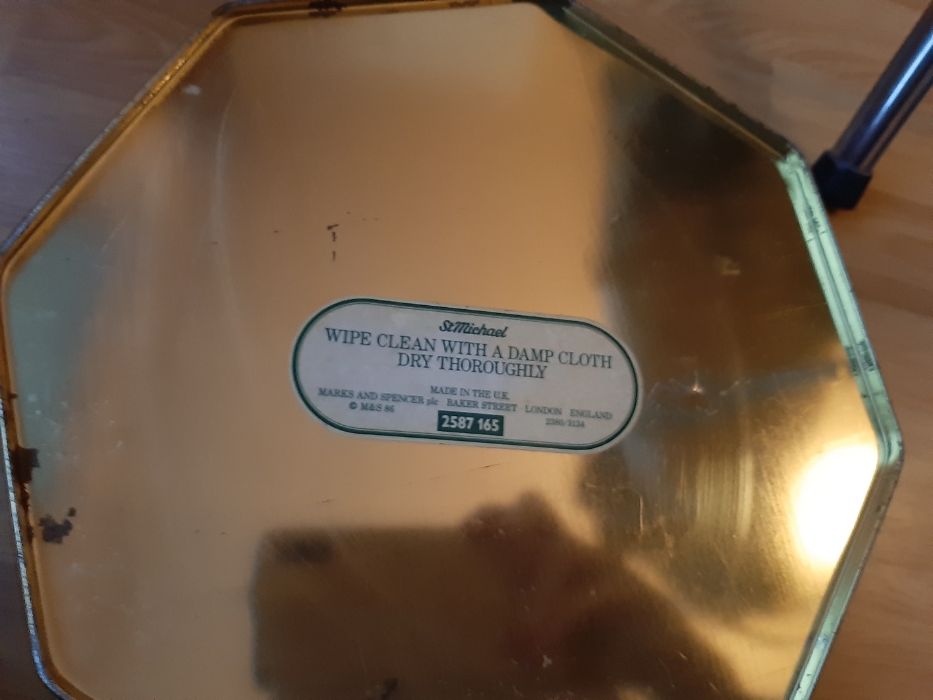 Стара английска метална кутия винтидж