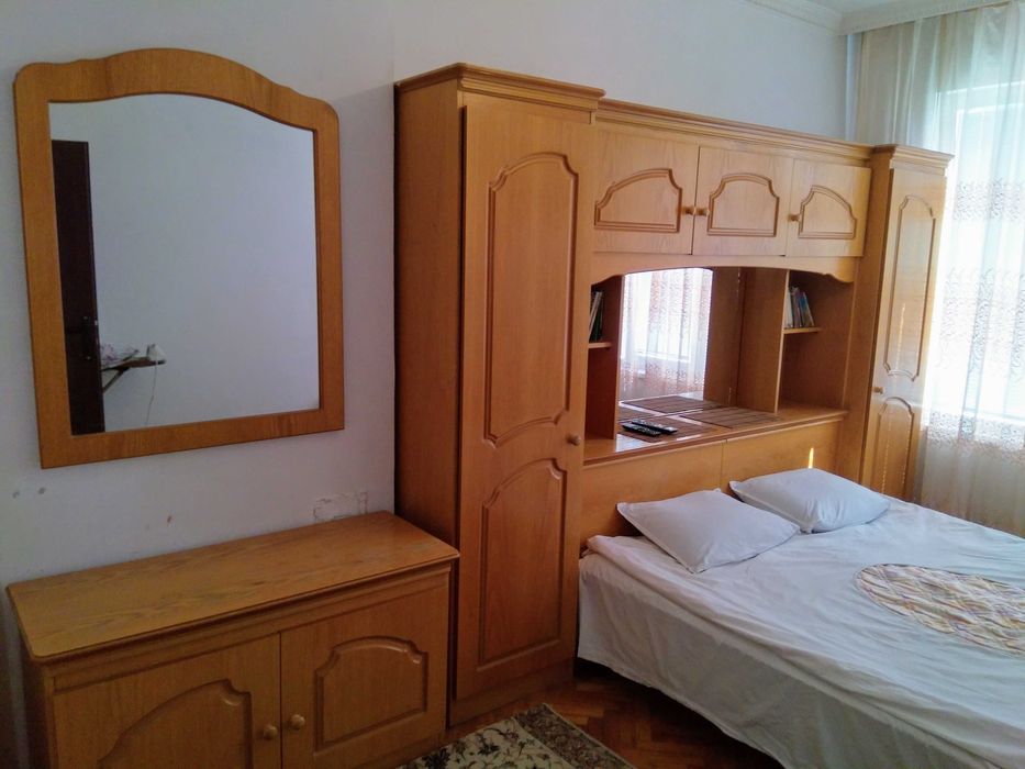 Дава се под наем Тристаен апартамент в Велико Търново, Център - 110 кв.м за 300 € - Снимка #4